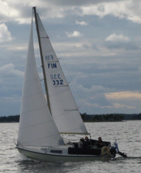 Ohlson 22 sailboat under sail
