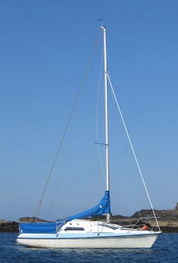 Outlaw 23 milne sailboat under sail