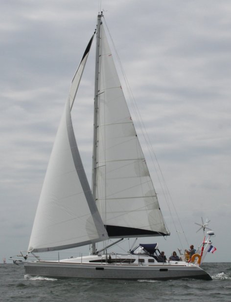 Ovni 365 sailboat under sail