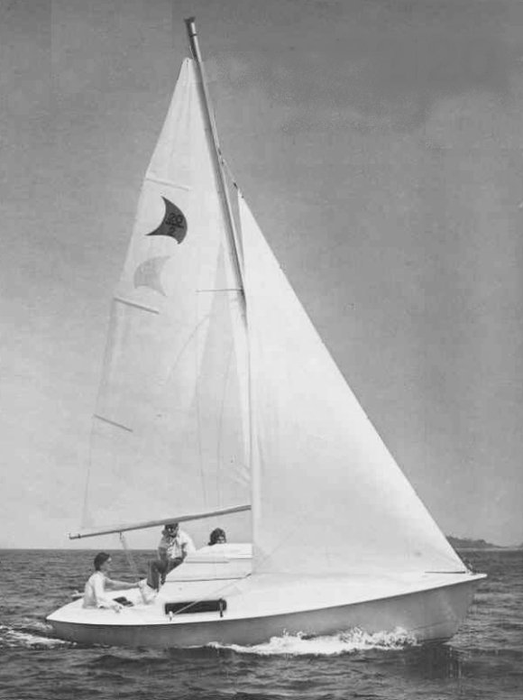 Paceship p2 20 sailboat under sail