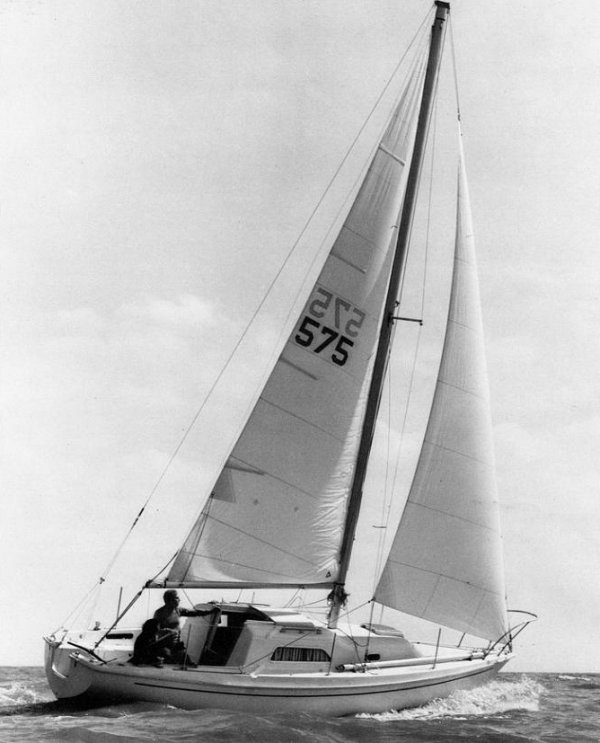 Pearson 26 sailboat under sail