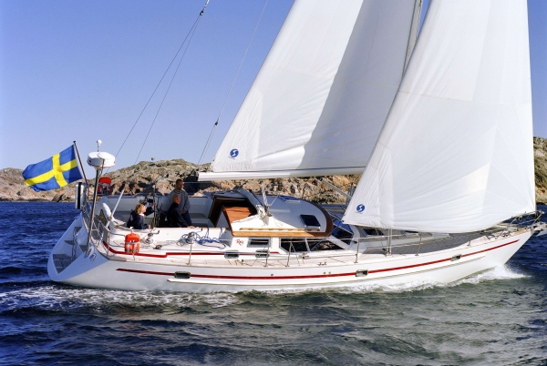 Regina of vindo 43 sailboat under sail
