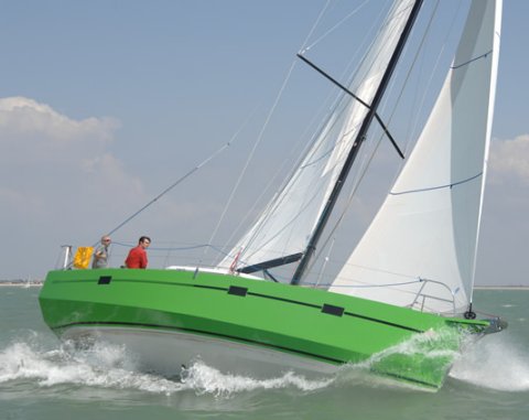 Rm 1060 sailboat under sail