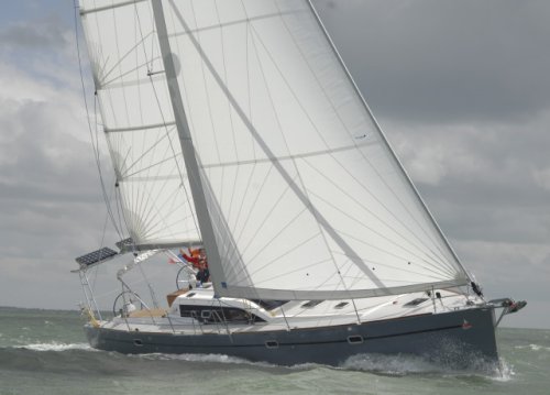 Rm 1350 sailboat under sail