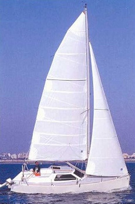 Rm 800 sailboat under sail