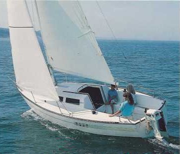 S2 22 sailboat under sail