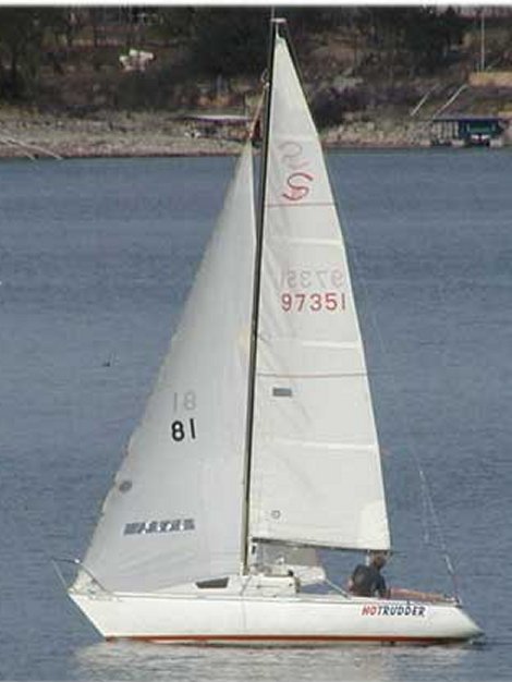 Santana 20 sailboat under sail
