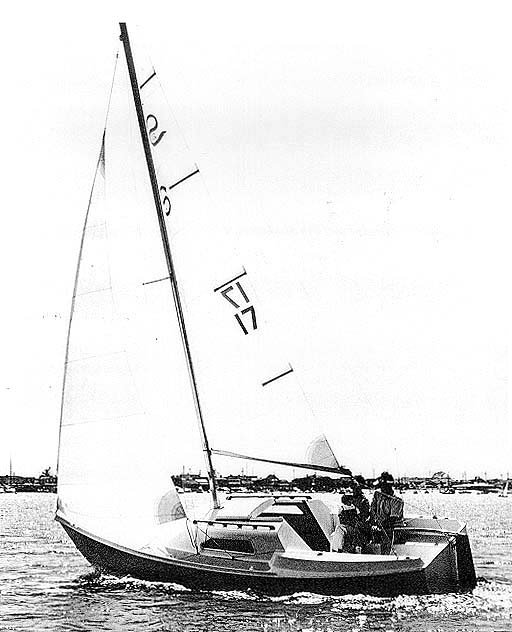 Santana 21 sailboat under sail