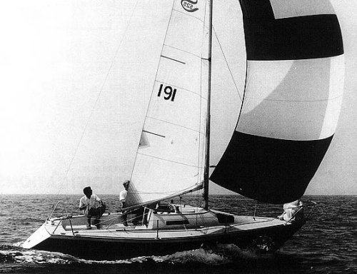 Santana 525 sailboat under sail