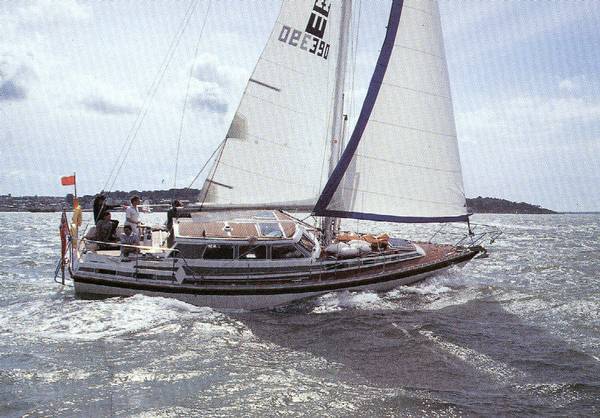Scanyacht 390 ds sailboat under sail