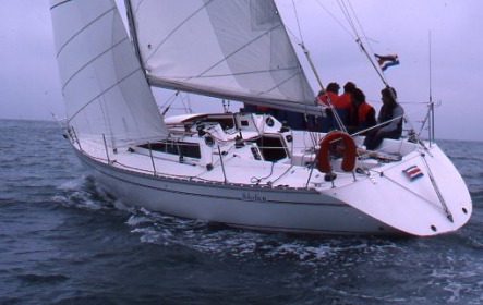 Selection 37 jeanneau sailboat under sail