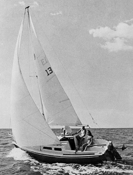 Southern 21 sailboat under sail