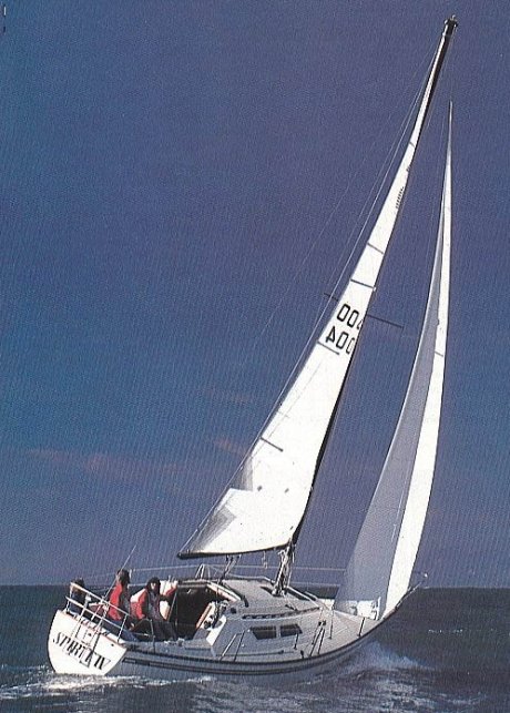 Spirit 28 finch sailboat under sail