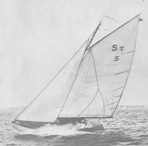 Stamford one design sailboat under sail