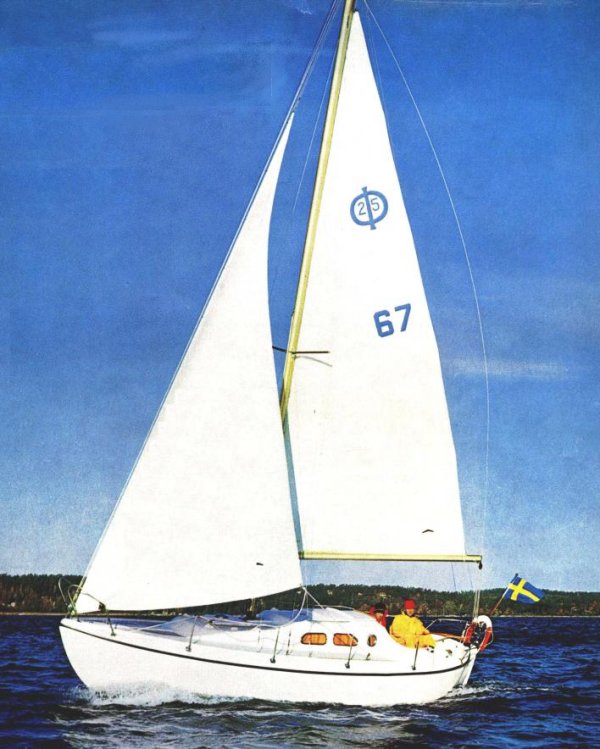 Storfidra 25 sailboat under sail