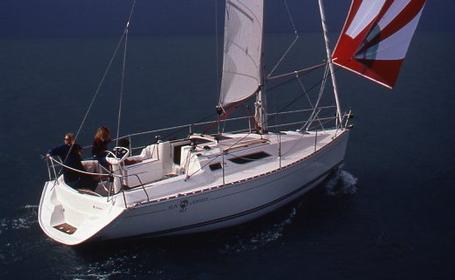 Sun odyssey 32.1 Jeanneau sailboat under sail