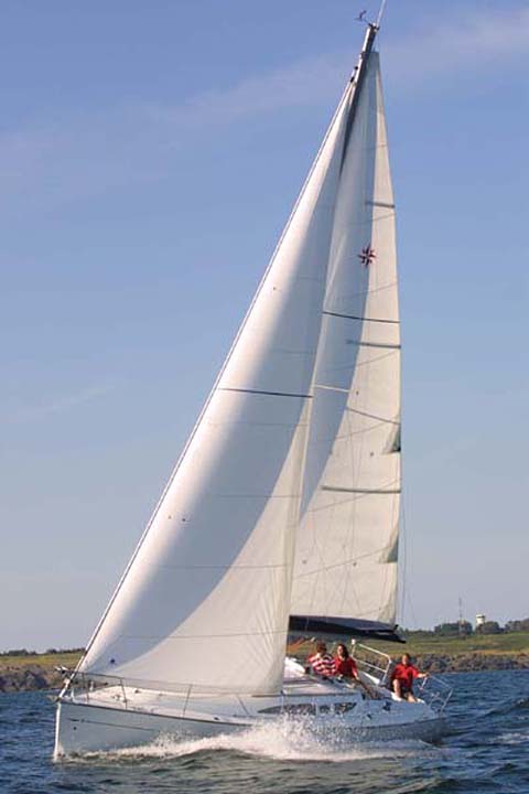 Sun odyssey 32 jeanneau sailboat under sail