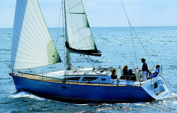Sun odyssey 35 jeanneau sailboat under sail
