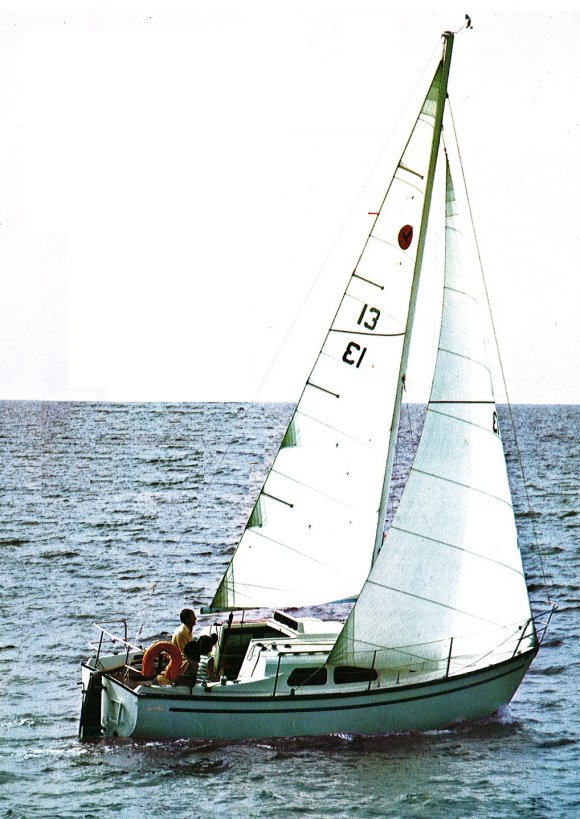 Sunbird 25 sailboat under sail