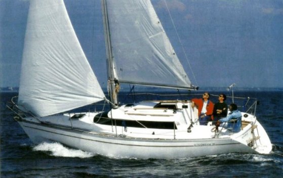 Sun dream 28 jeanneau sailboat under sail