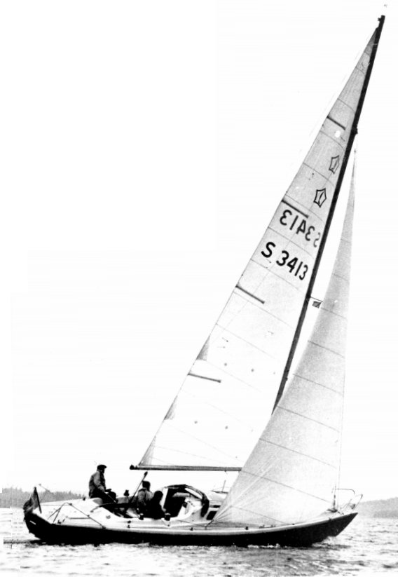 Sveakryssare sailboat under sail