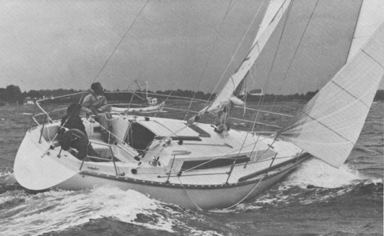 Symphonie 32 jeanneau sailboat under sail