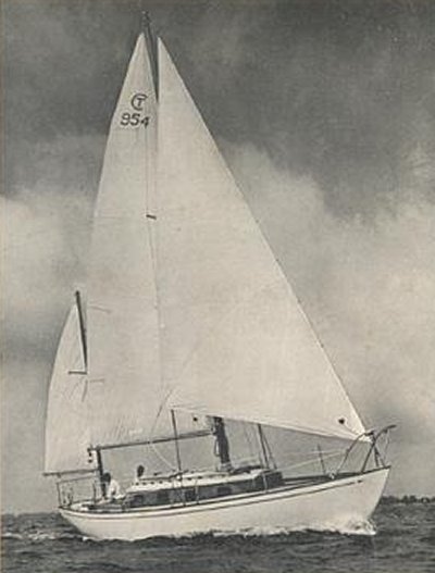 Tavana 33 sailboat under sail