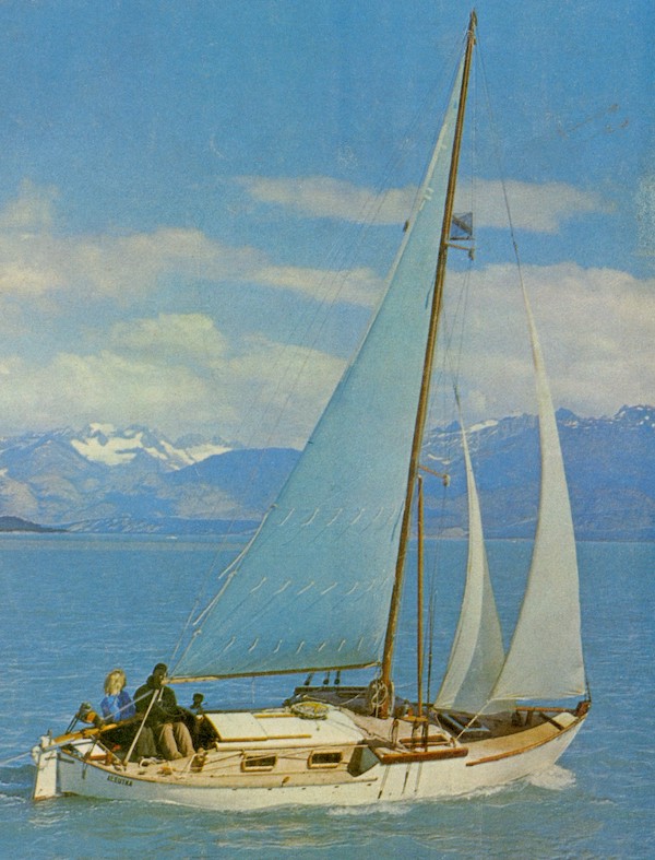 Aleutka 25 sailboat under sail