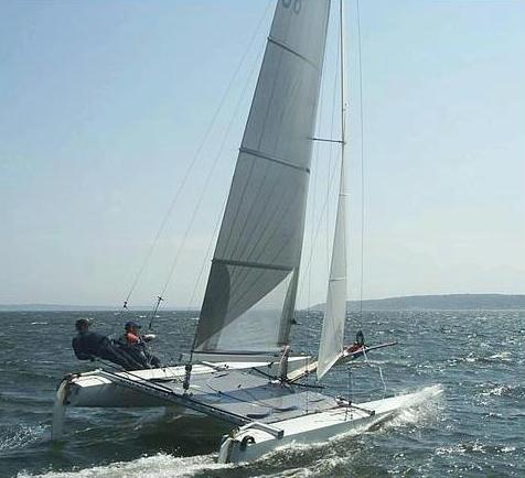 Marstrom 20 sailboat under sail