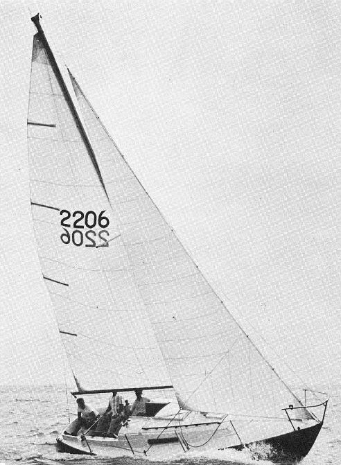 Trapper 28 sailboat under sail