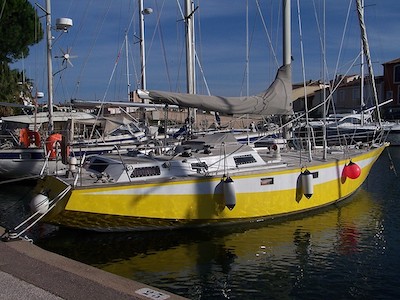 Trireme 38 sailboat under sail