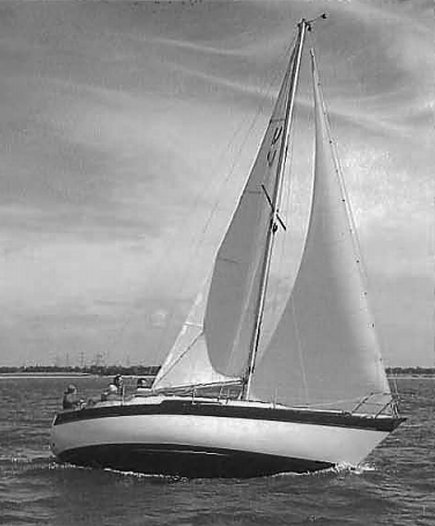 Verl 900 sailboat under sail