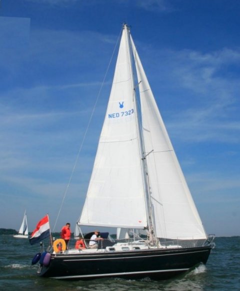 Victoire 1122 sailboat under sail