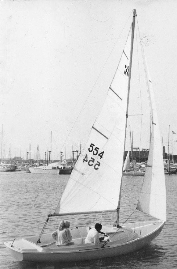 Victory 21 sailboat under sail