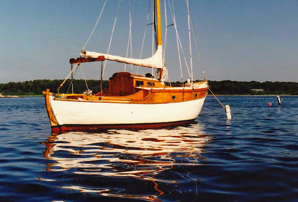 Heron 22 purbrook rossiter sailboat under sail
