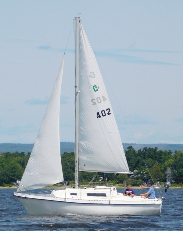 Challenger 24 sailboat under sail